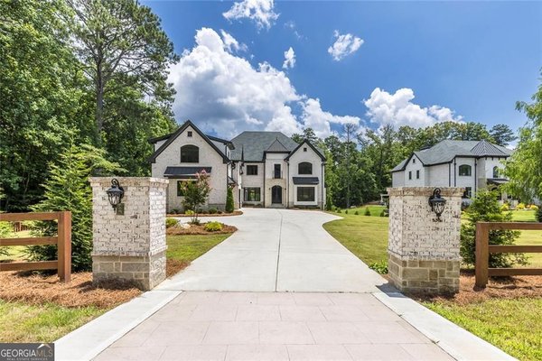 10765 Shallowford Road, Roswell