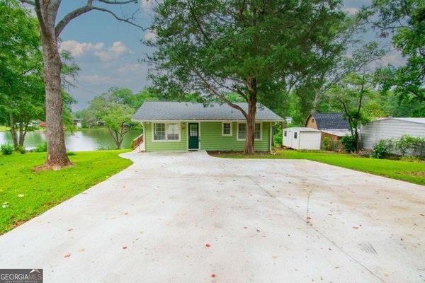 1671 West Pine Lake Drive, West Point