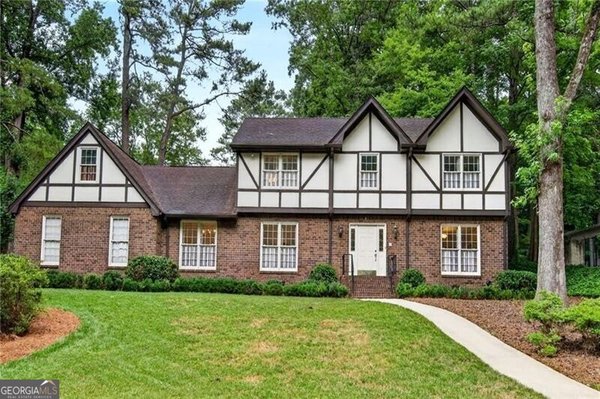 1186 Warrenhall Lane, Brookhaven