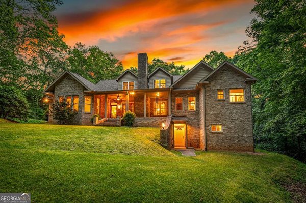541 Davis Road, Blue Ridge