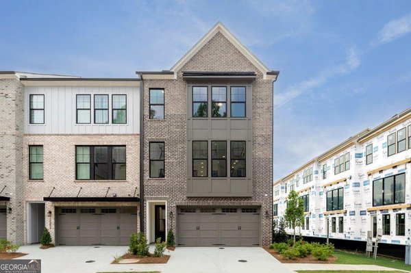 2255 Crestview Drive, Brookhaven