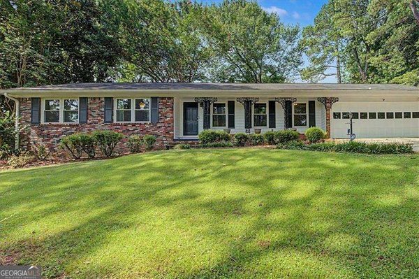 main picture of 3487 Bowling Green Way, Atlanta