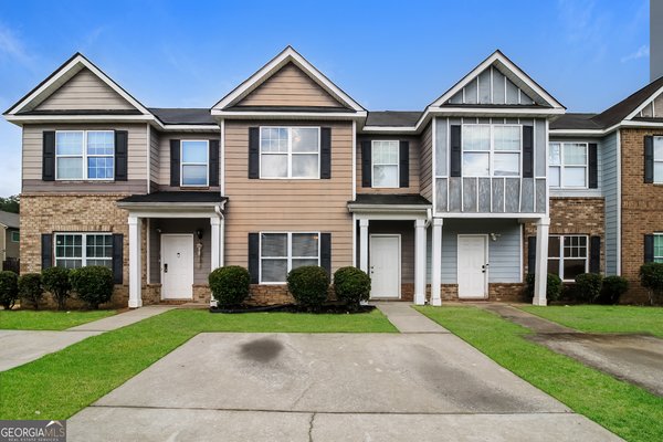 6090 Oak Bend Court Riverdale