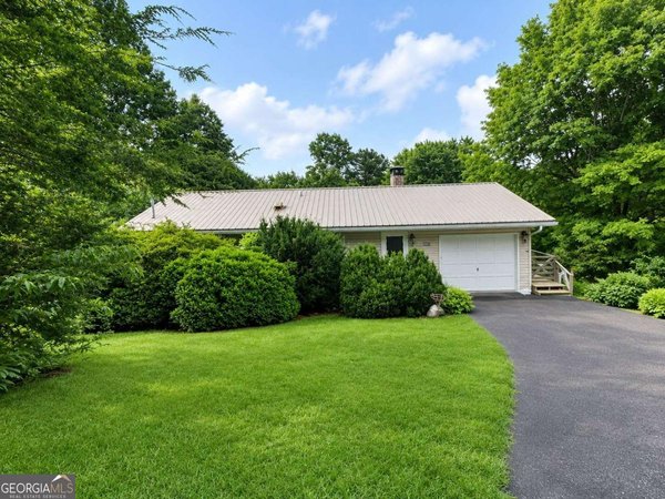 2325 Ridgecrest Circle Hiawassee