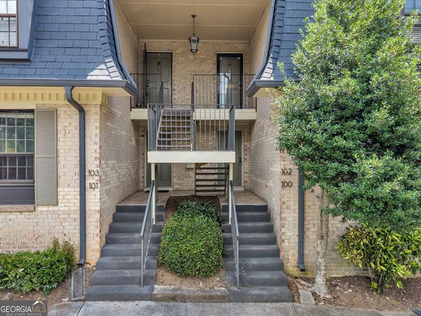 100 LA-Rue Place Atlanta