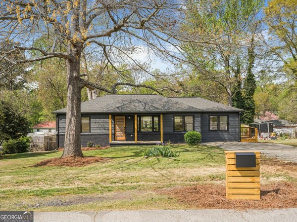 960 Pine Forest Drive, Mableton