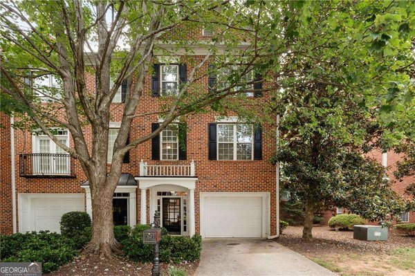 2402 Waters Edge Trail Roswell