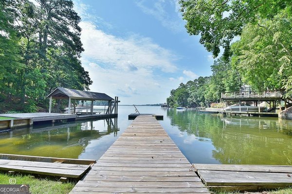 233 Pinetree Road Hamilton