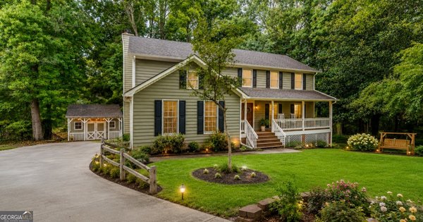 1700 Summit View Way Snellville