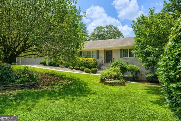 1909 Lake Lucerne Way, Lilburn