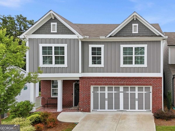 217 Lakeside Place, Canton
