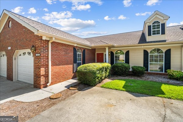 609 Black Oak Drive, Dalton