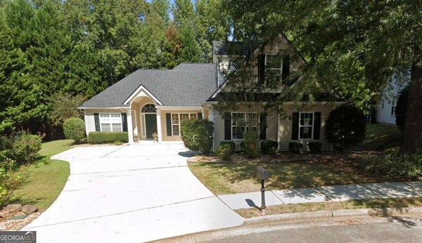 100 Avondale Circle, Newnan