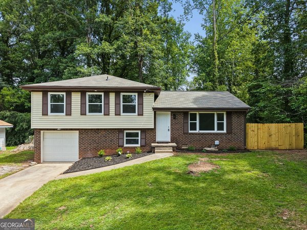 498 Queen Aliese Ln Lane, Jonesboro