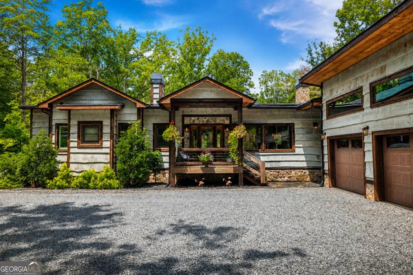 195 Moonshine Way, Blue Ridge