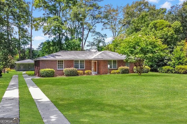 85 Lee Avenue Garden City