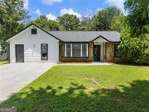 919 Country Oaks Court, Lawrenceville