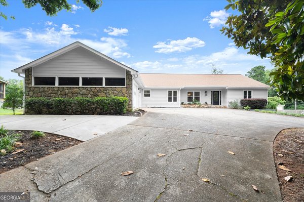 560 Saddle Creek Circle, Roswell