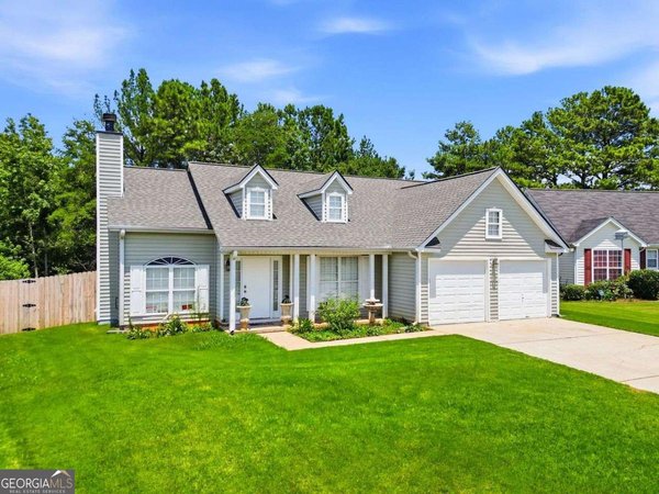 1016 Meadow Glen Circle, Fairburn