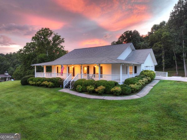 832 First Street, Blue Ridge