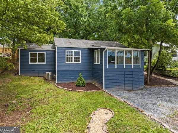 3260 East First Street, Blue Ridge