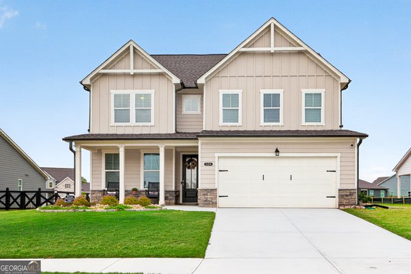 104 Grand Meadows Drive, Hoschton