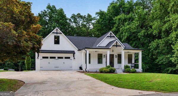 6052 Oak Hill Drive, Flowery Branch