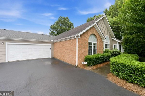 2235 Orchard Place, Roswell