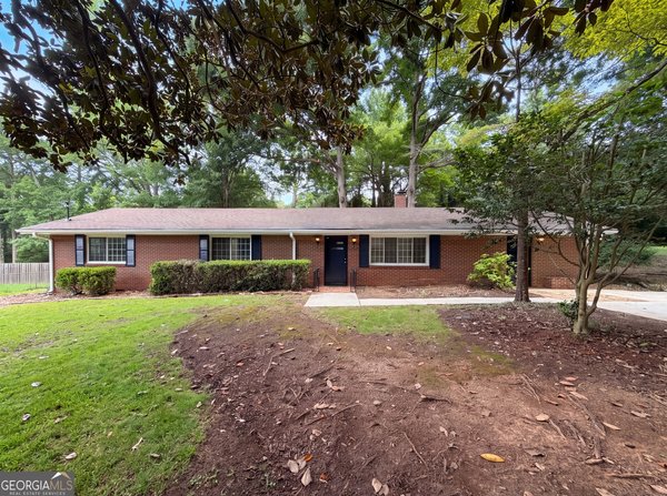 210 Pinewood Lane, Stockbridge