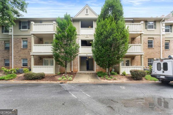 6900 Roswell Road, Sandy Springs