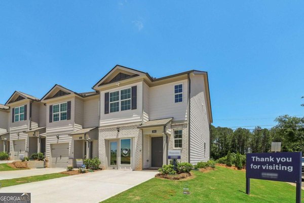 502 Woodcreek Circle, Atlanta