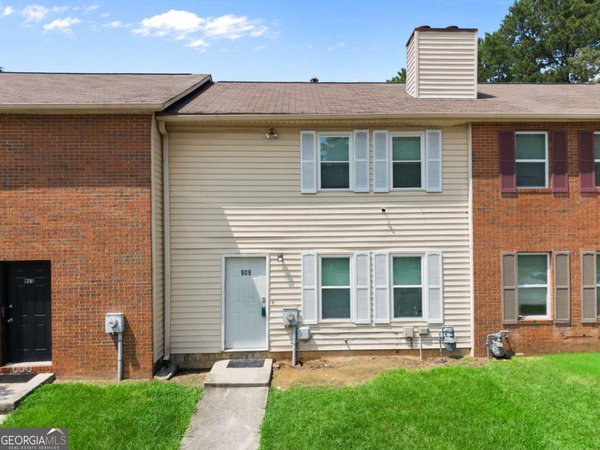 909 Silverwoods Drive, Atlanta