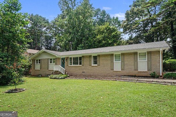 464 Horseshoe Circle, Lilburn