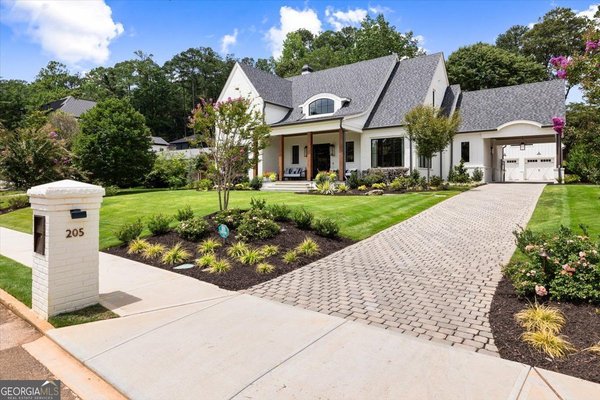 205 Thomas Circle Roswell