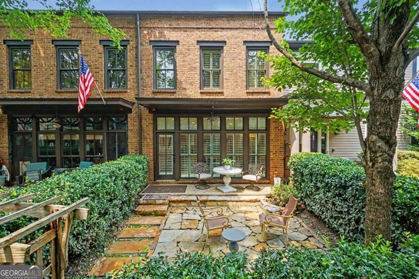 729 Hammond Drive, Woodstock