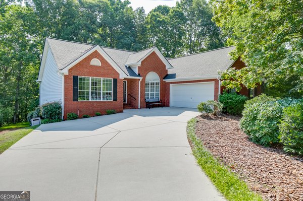 main picture of 5948 Williamsport Drive, Flowery Branch