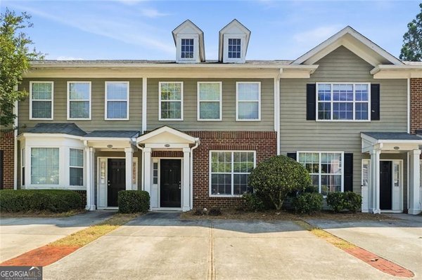 2086 Del Lago Circle, Kennesaw