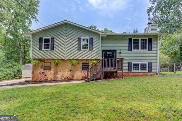 1298 Oakcrest Court, Lilburn