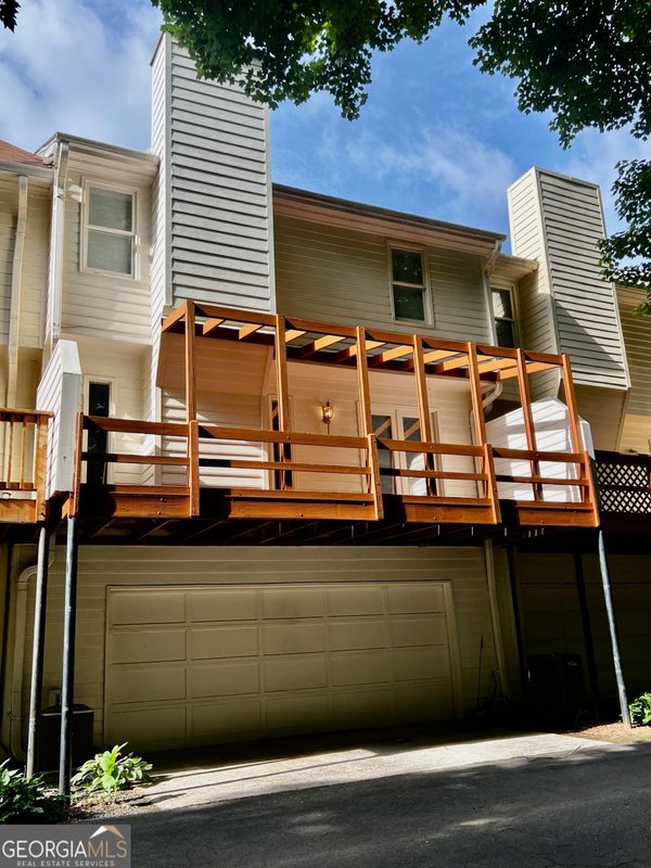 main picture of 10 huntington place  drive Drive, Sandy Springs