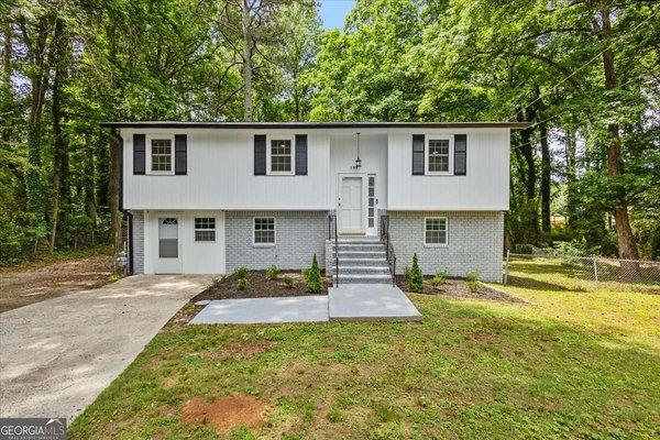394 Burr Oak Court, Lawrenceville