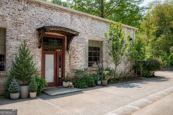 585 White Circle Athens