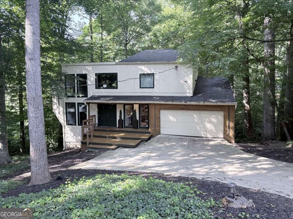 main picture of 1971 Woodsdale Road, Atlanta