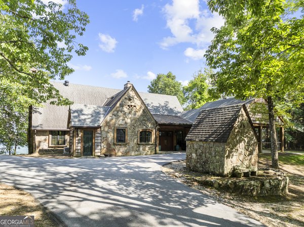 283 Brow Drive, Menlo