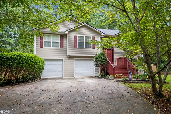1049 Millard Farmer Road Newnan