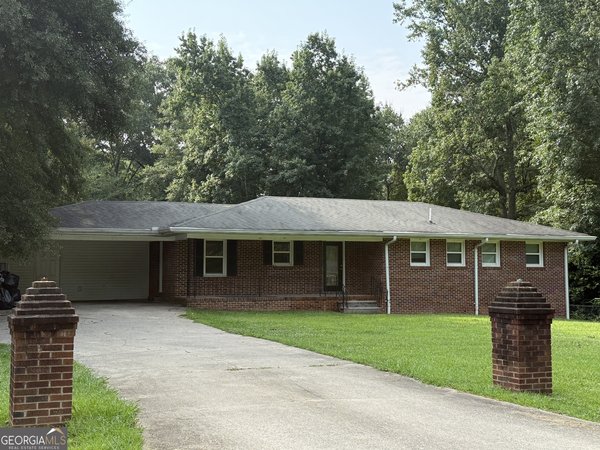 724 Virginia Lane, Hull