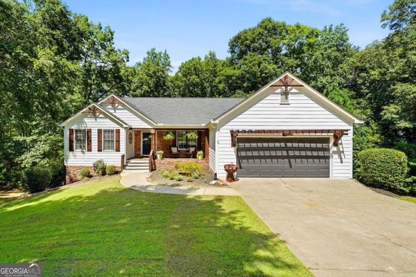 212 Oak Hollow Court, White