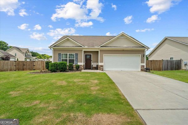 207 Heritage Drive, Calhoun