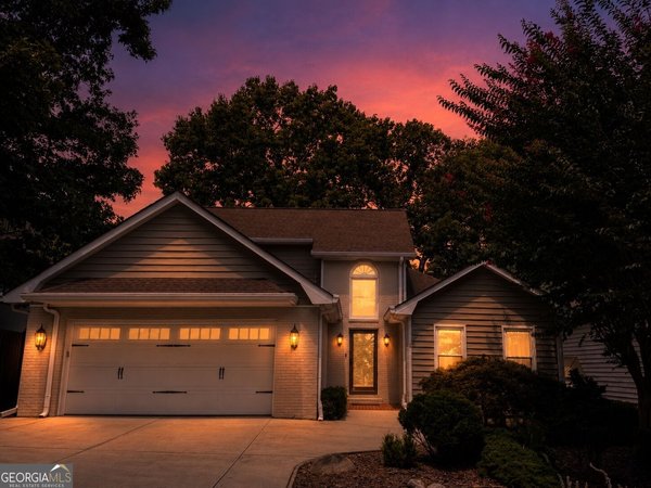 10120 Kinross Road, Roswell