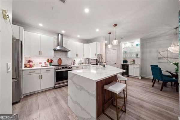 main picture of 3334 Peachtree Road, Atlanta