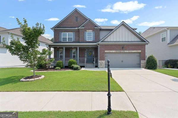 main picture of 6295 Privet Way, Cumming